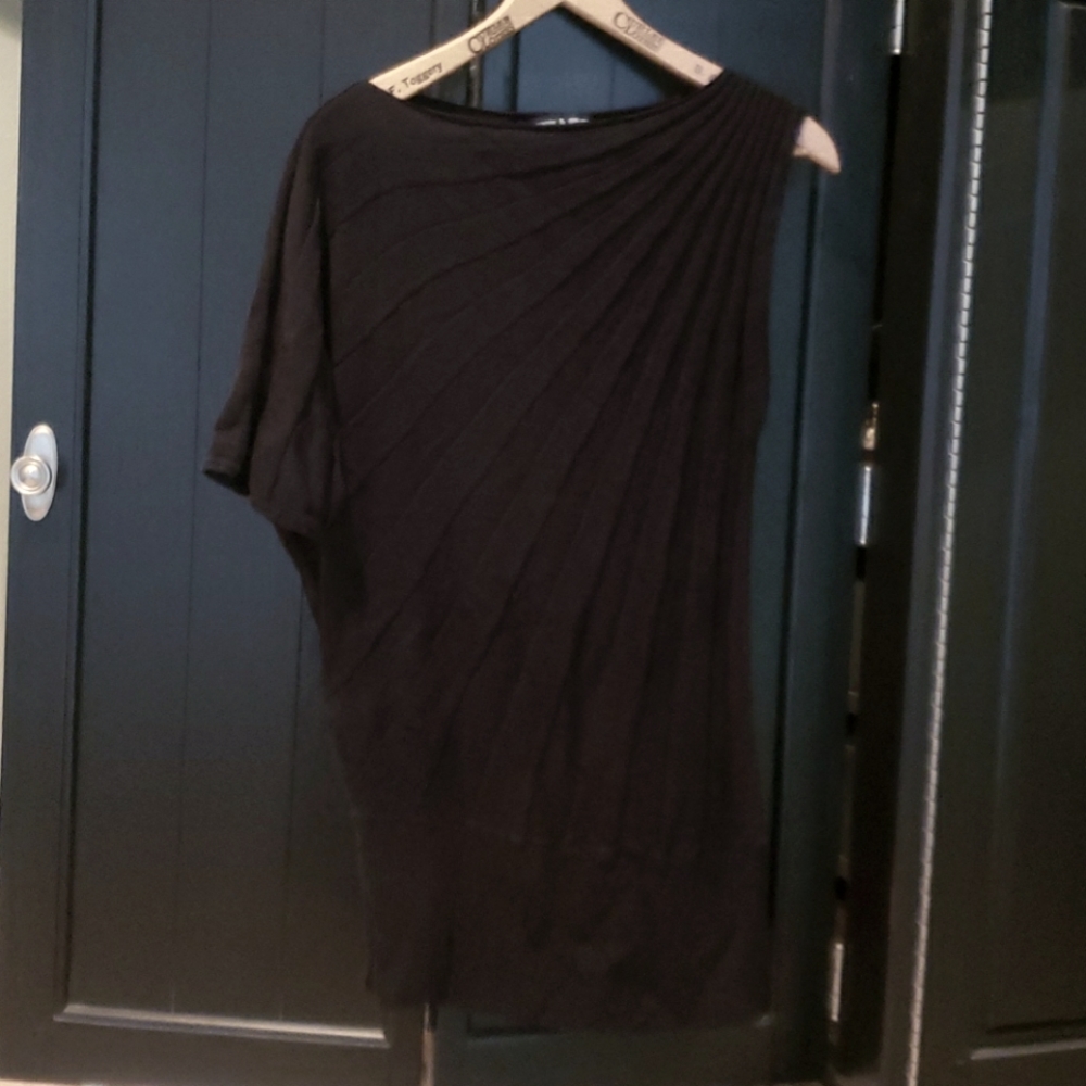 Cable and gauge ribbed top